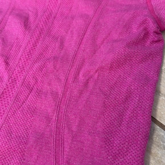 Lululemon Swiftly Tech Short Sleeve - Size 6 - Picture 14 of 16